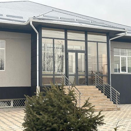 Sunny Hostel Osch Exterior foto